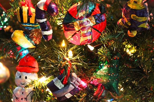DIY: How To Make Your Own Ornaments, holiday, christmas, tree, pinterest, project, crafts, painting