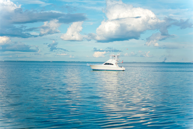 4 Tips to Looking Fashionable & Staying Safe When Sailing 4 Tips to Looking Fashionable & Staying Safe When Sailing