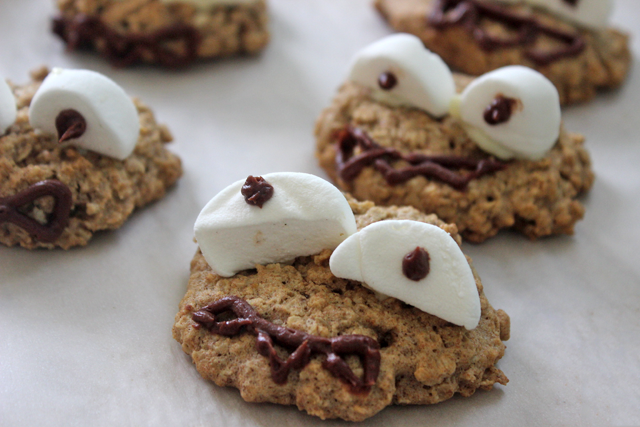 halloween, halloween bites, oatmeal cookies, oatmeal monster cookies, baking, treats, pinterest, recipe, how to, nom, foodie, kitchen, cooking, quick and easy