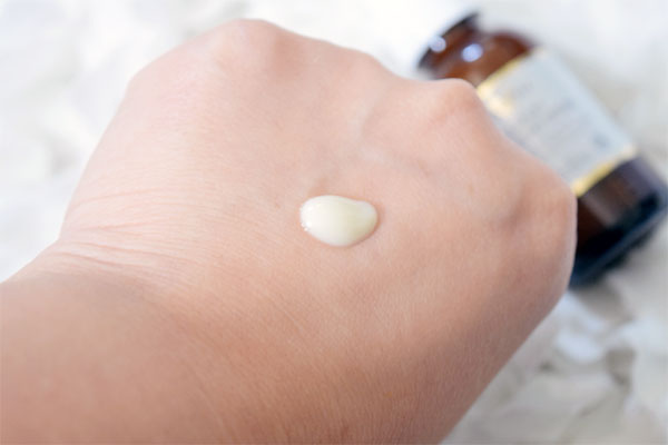 Skin Detoxifying Clay Mask,Valentia Clear Lift Revitalizing Serum, Valentia, beauty, products, review, beauty review, bblogger, bellashoot, skincare, cruelty free, demo, face masks,