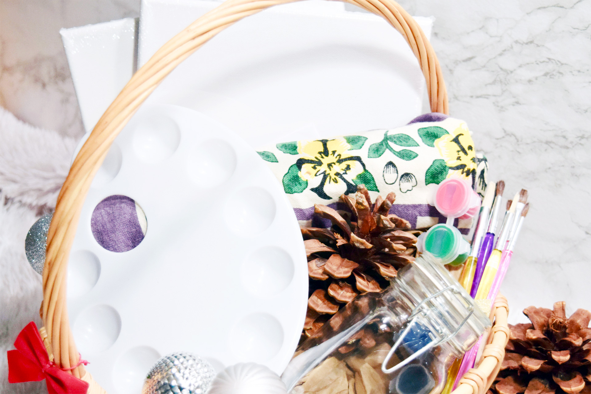 Gift guide, Christmas gifts, Christmas Gift Guide, Gift Baskets, Beauty, Lifestyle, Food, Art, Foodie, Paint Night, DIY, Pamper Me, shopping, Christmas, Holiday guide, tips, how to, recipes, Holiday Gift Baskets