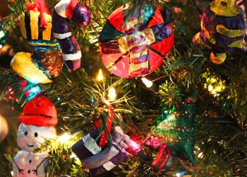 DIY: How To Make Your Own Ornaments, holiday, christmas, tree, pinterest, project, crafts, painting