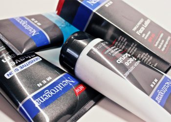 NEUTROGENA MEN® Skincare Line