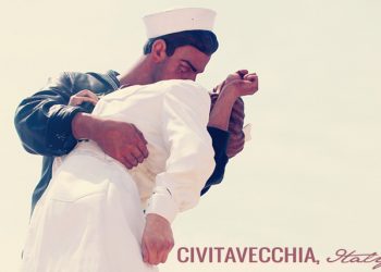 civitavecchia, Italy, modern chic magazine, travel, destination, trip, time square, kiss, statue