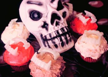 Halloween Bites: Vampire-themed Cupcakes Recipe