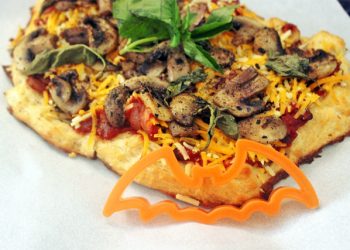 Halloween Bites: Quick & Easy Veggie Pizza