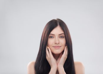 minimalist, minimalist beauty, minimalist makeup trend, makeup, trends, beauty, lifestyle, tips, natural makeup, skincare, no makeup makeup, cosmetics, makeup trends, natural, how to, beauty tips,
