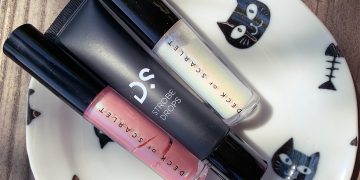 liquid lipstick, lip gloss, strobe, highglighter, Deck of Scarlet, Holo-Glam Kit, beauty, makeup, vegan, subscription service, vegan beauty, lifestyle, product review